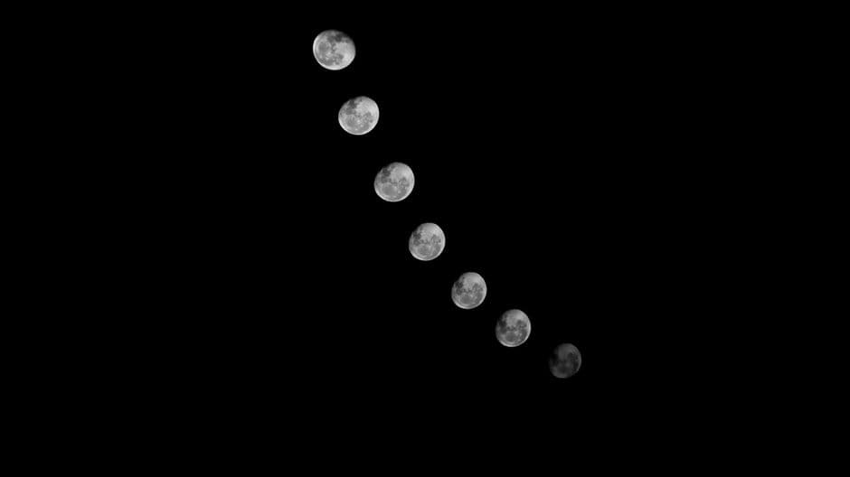 La luna fotografiada en blanco y negro