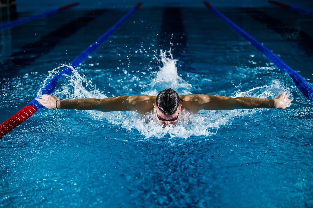 man doing butterfly stroke JjUyjE oEbM