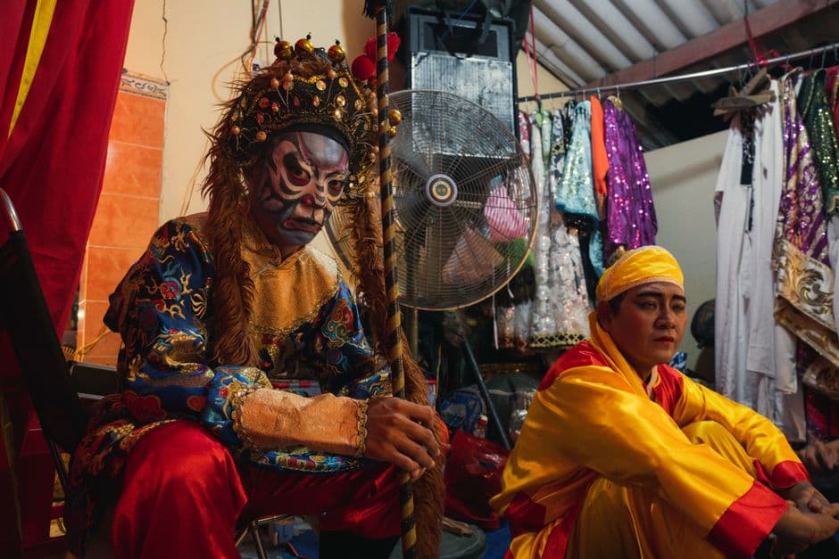 chinese opera performers backstage