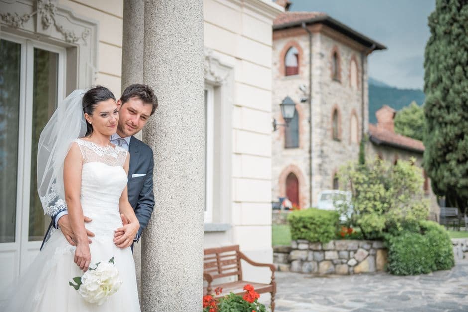 Retrato romántico de boda en un lugar histórico