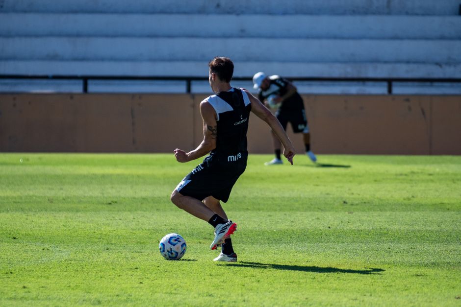 Javier Ontiveros se muestra en forma tras la polémica por su peso en la pretemporada del Cádiz