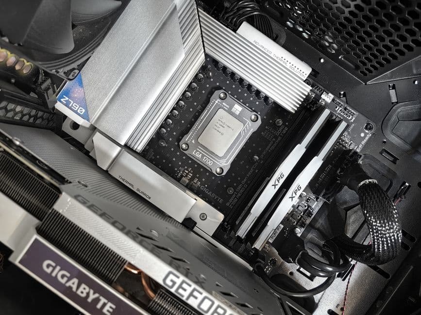 Construcción de computadora gaming con componentes profesionales