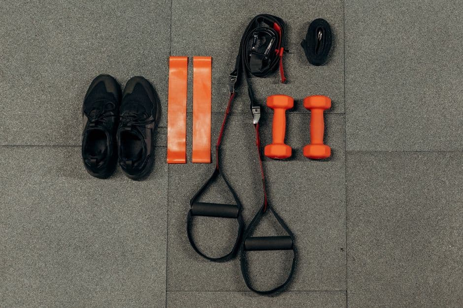 Equipo de gimnasio y pesas, en la sala de chat de Deportes