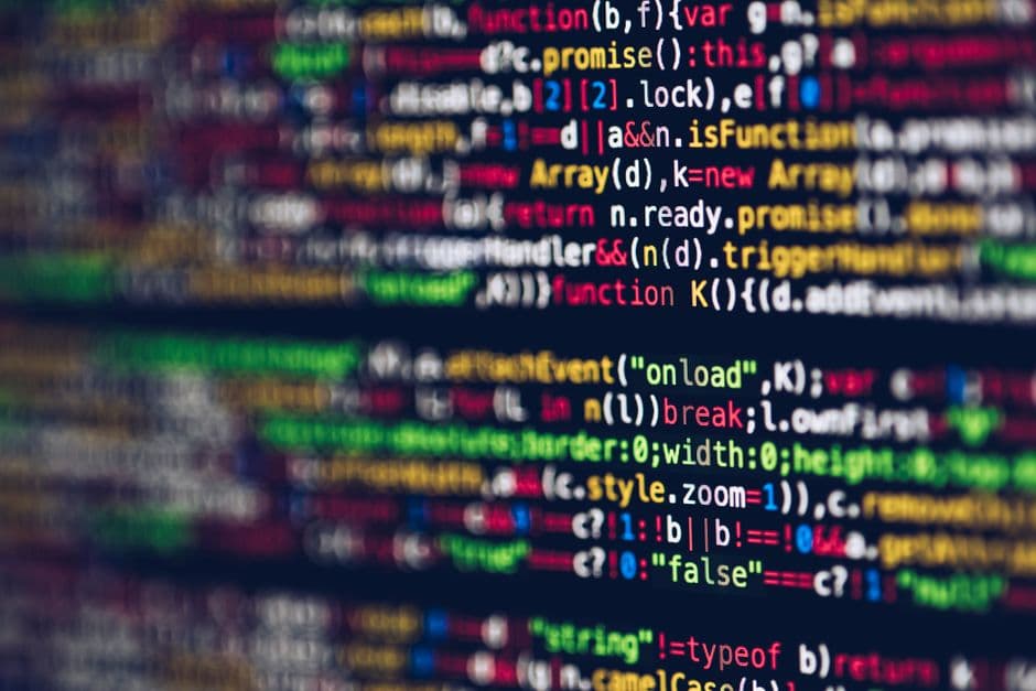 Código de programación en una pantalla, en la sala de chat de Programación