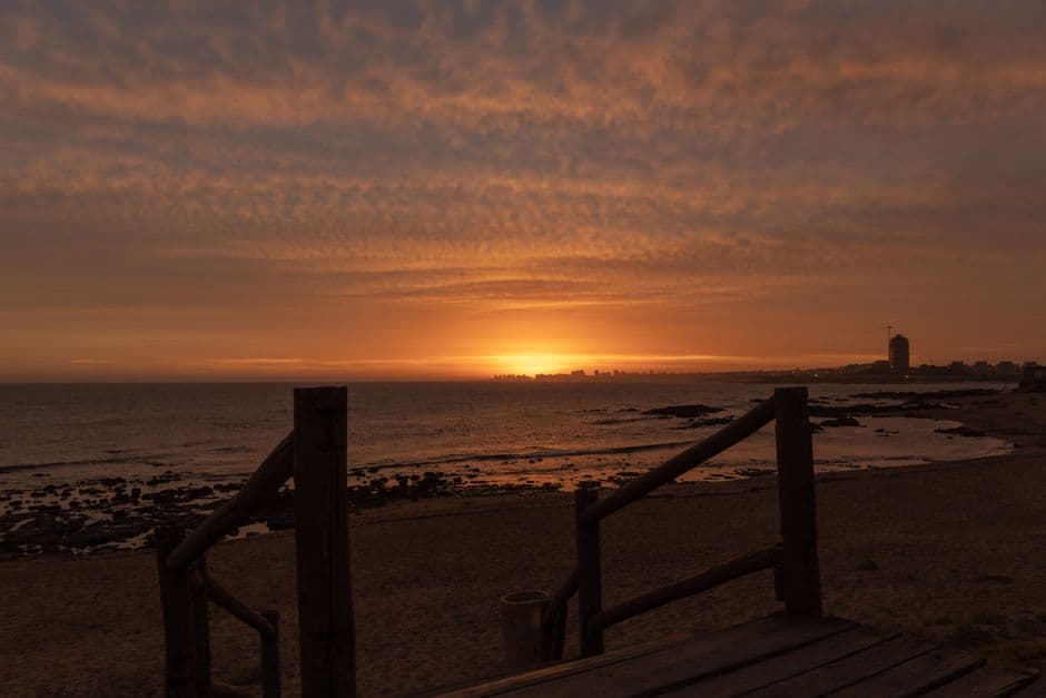 Atardecer en la playa, en el chat de Las Piedras