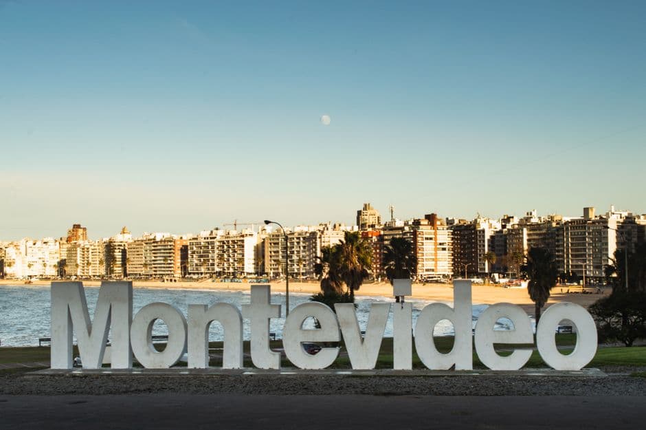Un monumento histórico junto a la playa, en la sala de chat de Minas