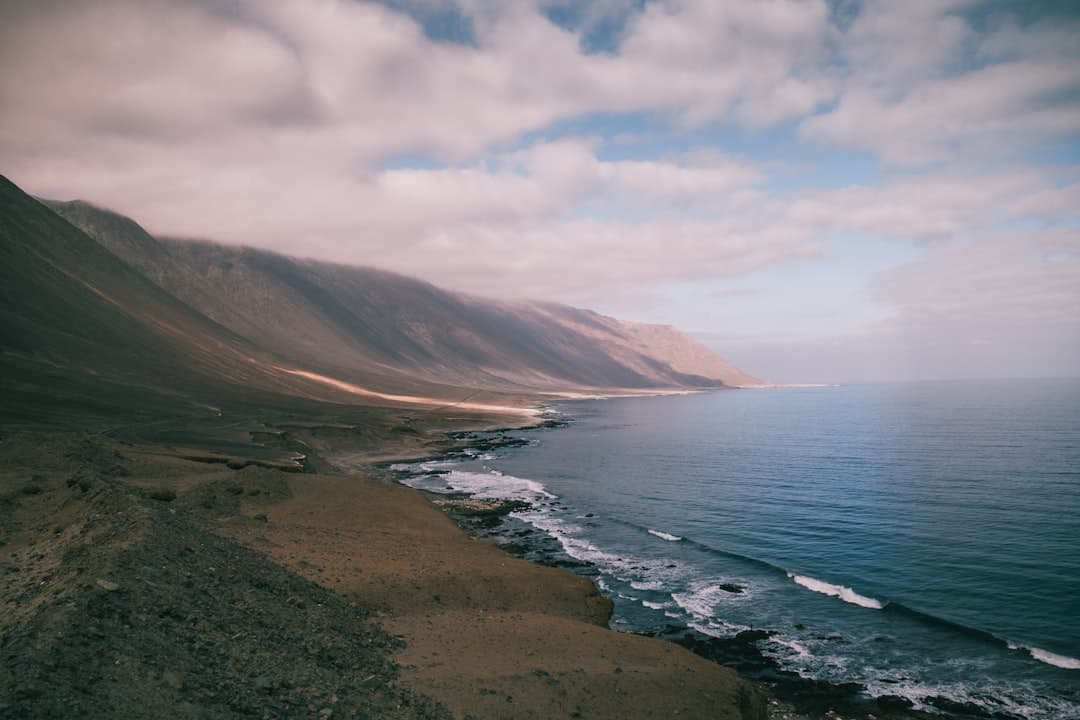 Playa y mar en un destino turístico, en la sala de chat de Iquique