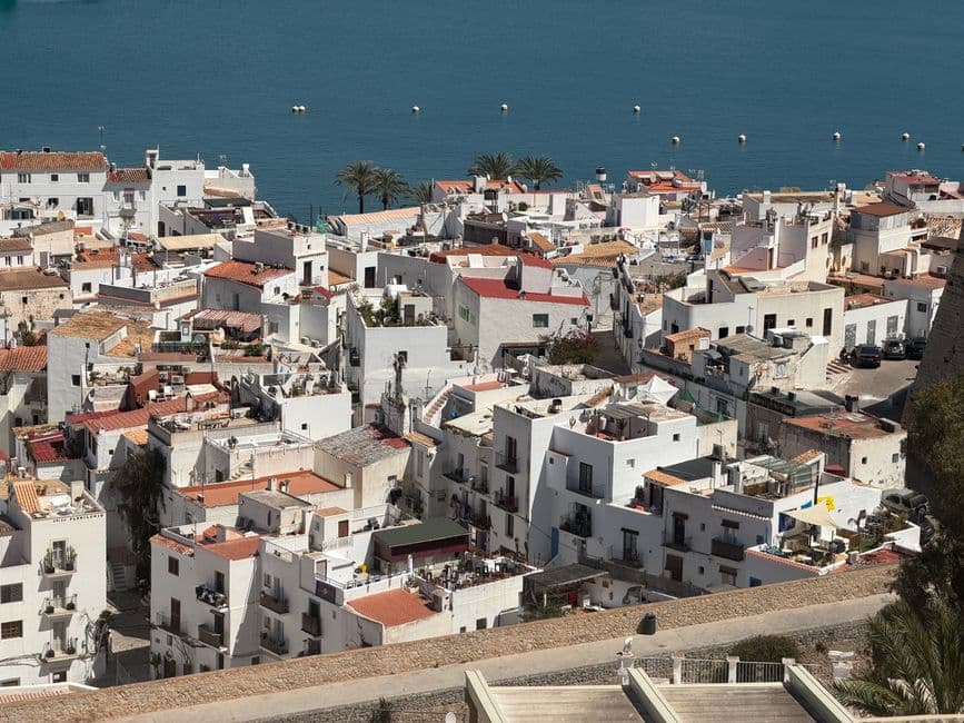 Vista escénica de la ciudad antigua de Eivissa, en la sala de chat de Eivissa