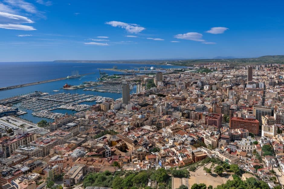 Vista aérea de la ciudad y el puerto, en la sala de chat de Marratxí
