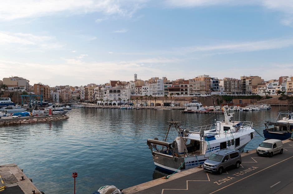 Paseo marítimo junto al agua, en el chat de Premià de Mar