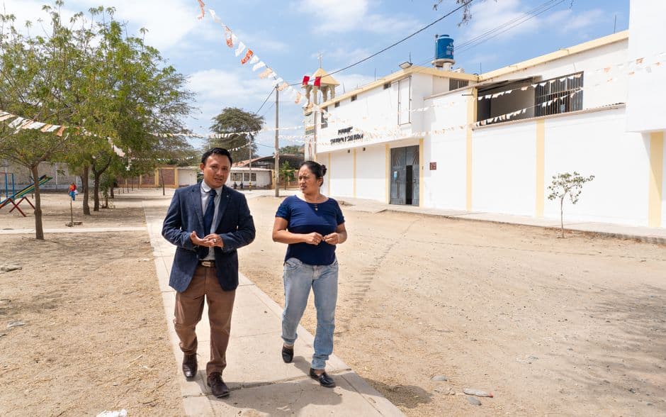 Gente caminando al aire libre en Piura, en la sala de chat de Piura