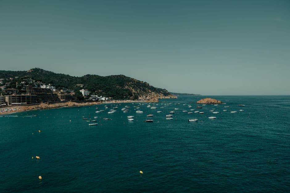 Barcas en la costa, en la sala de chat de Malgrat de Mar