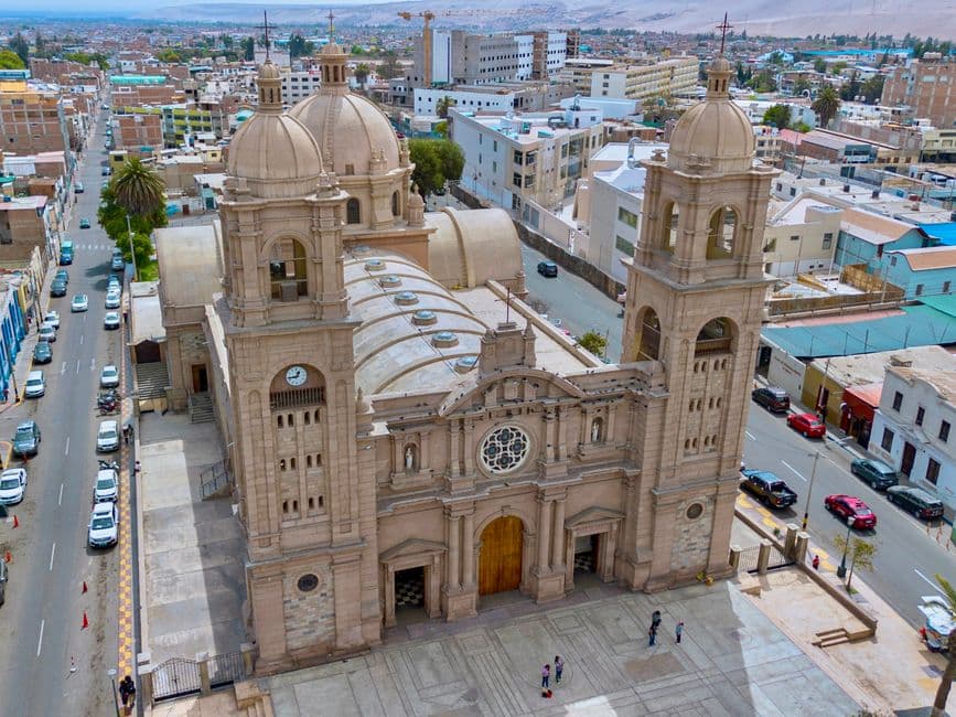 Vista aérea de catedral en Tacna, en la sala de chat de Tacna
