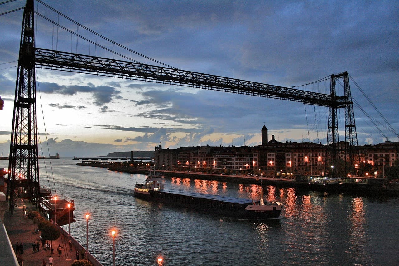 Puente de Vizcaya visto desde la ribera, en la sala de chat de Ermua