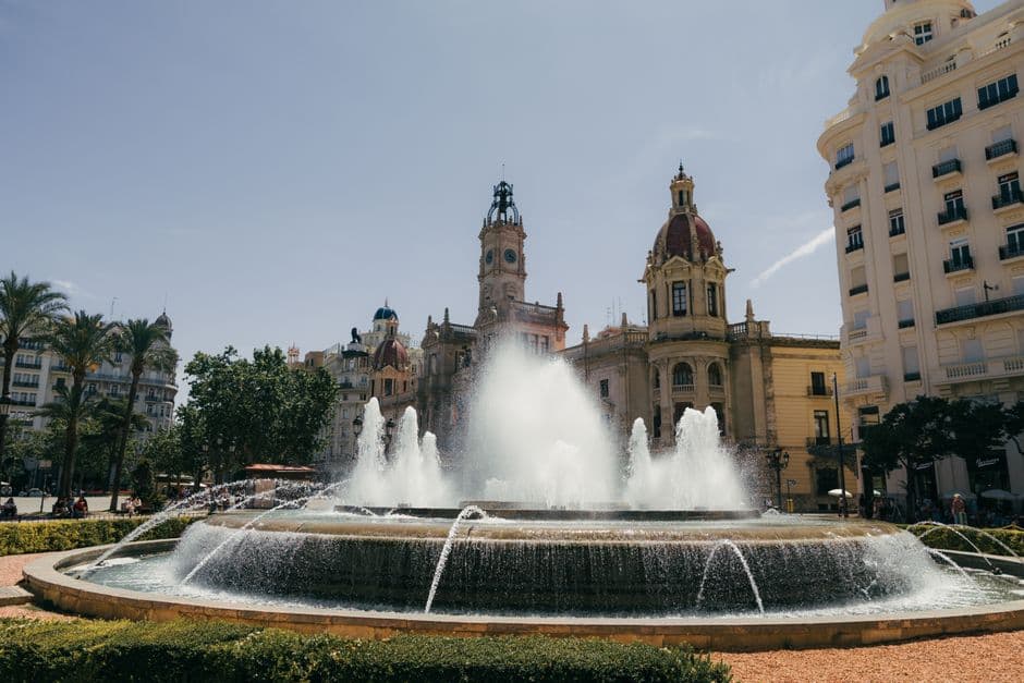 Fuente majestuosa en una plaza, en la sala de chat de Arrigorriaga