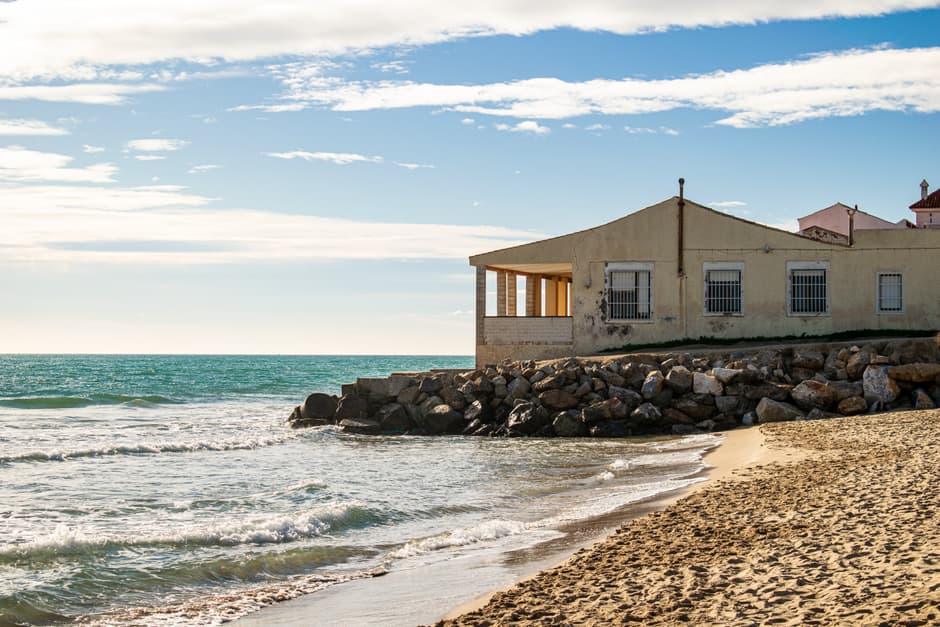 Casa frente al mar con jardín, en el chat de Guardamar del Segura
