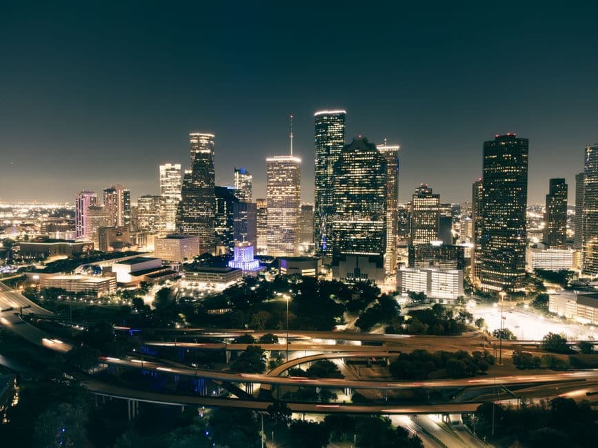 Calles y carreteras iluminadas en la sala de chat de Houston