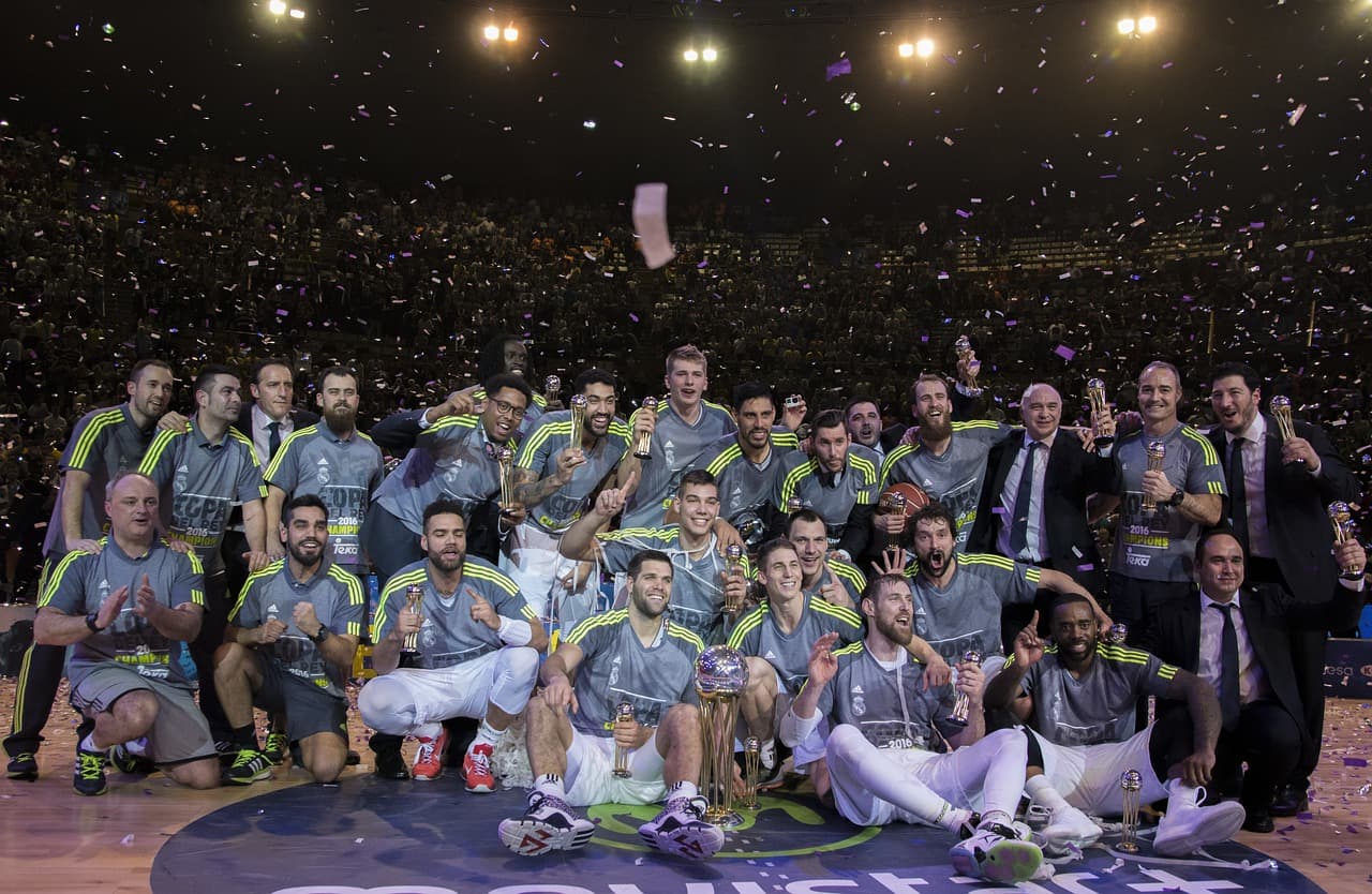 Celebración del Real Madrid con la Copa del Rey, en la sala de chat de Noia