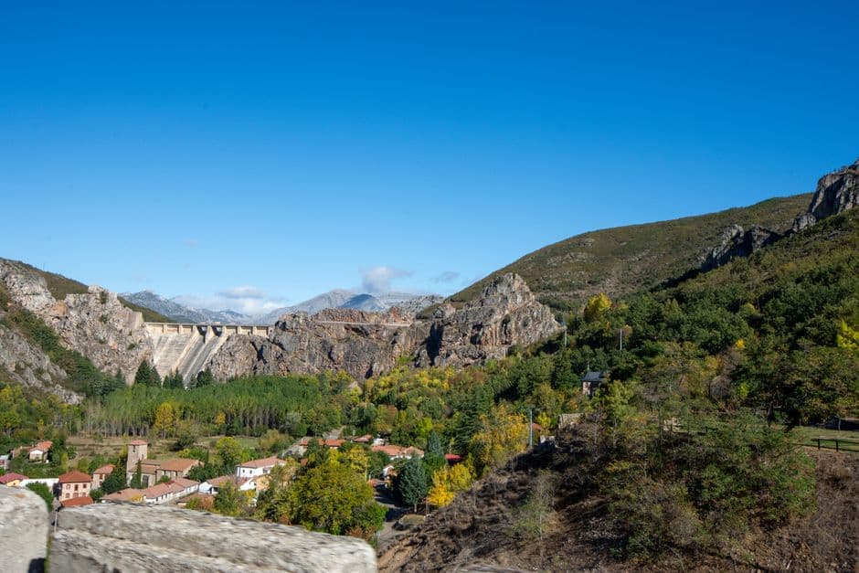 Vista impresionante de Vega de Valcarce en León, España, en el chat de Huétor Vega