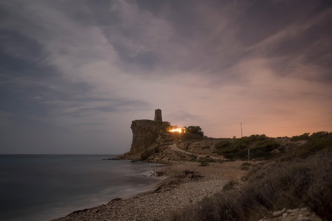 Castillo costero frente a una isla, en la sala de chat de Castalla