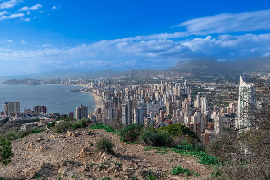 Vista panorámica de la costa de Benidorm, en la sala de chat de Benidorm