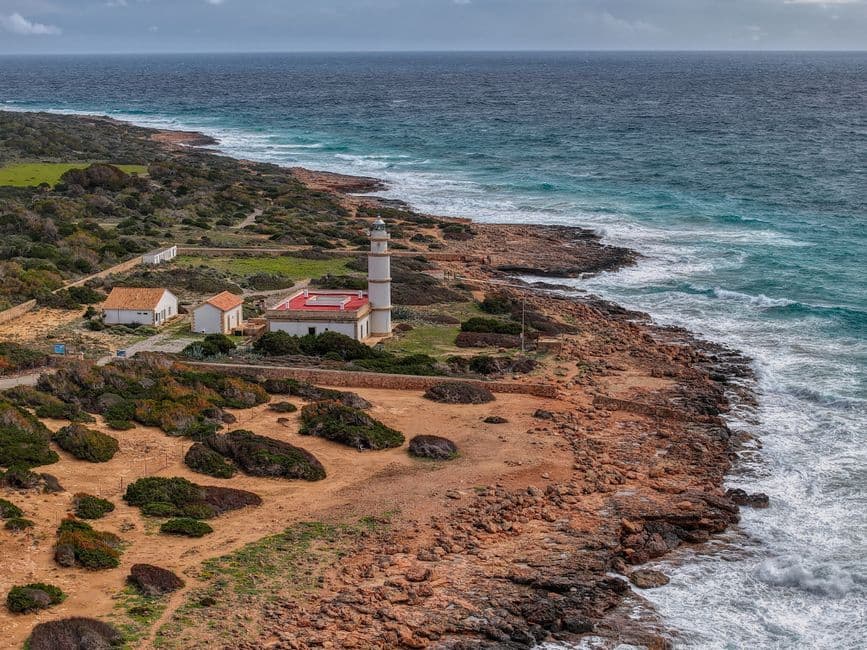 Faro en la costa de Mallorca, en la sala de chat de Roquetas de Mar