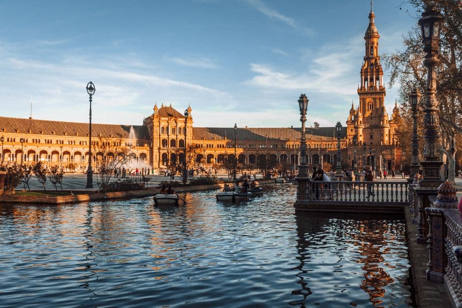 Palacio junto a un canal, en la sala de chat de Avilés