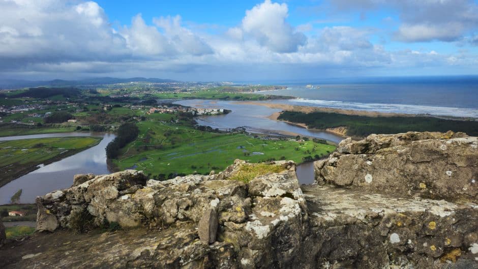 Costa de Cantabria con acantilados y playas, en la sala de chat de Cantabria