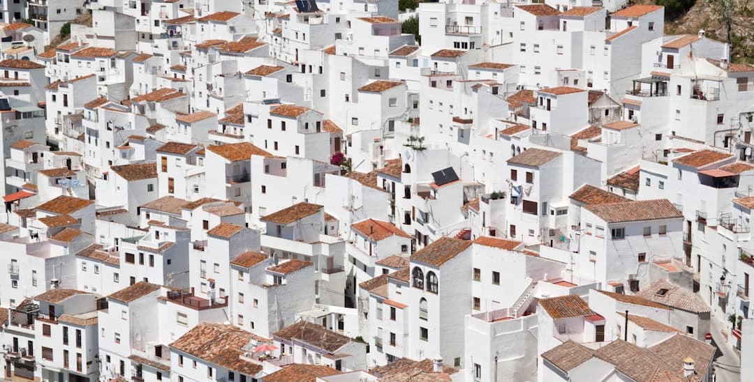 Casas blancas en un pueblo, en la sala de chat de Casares