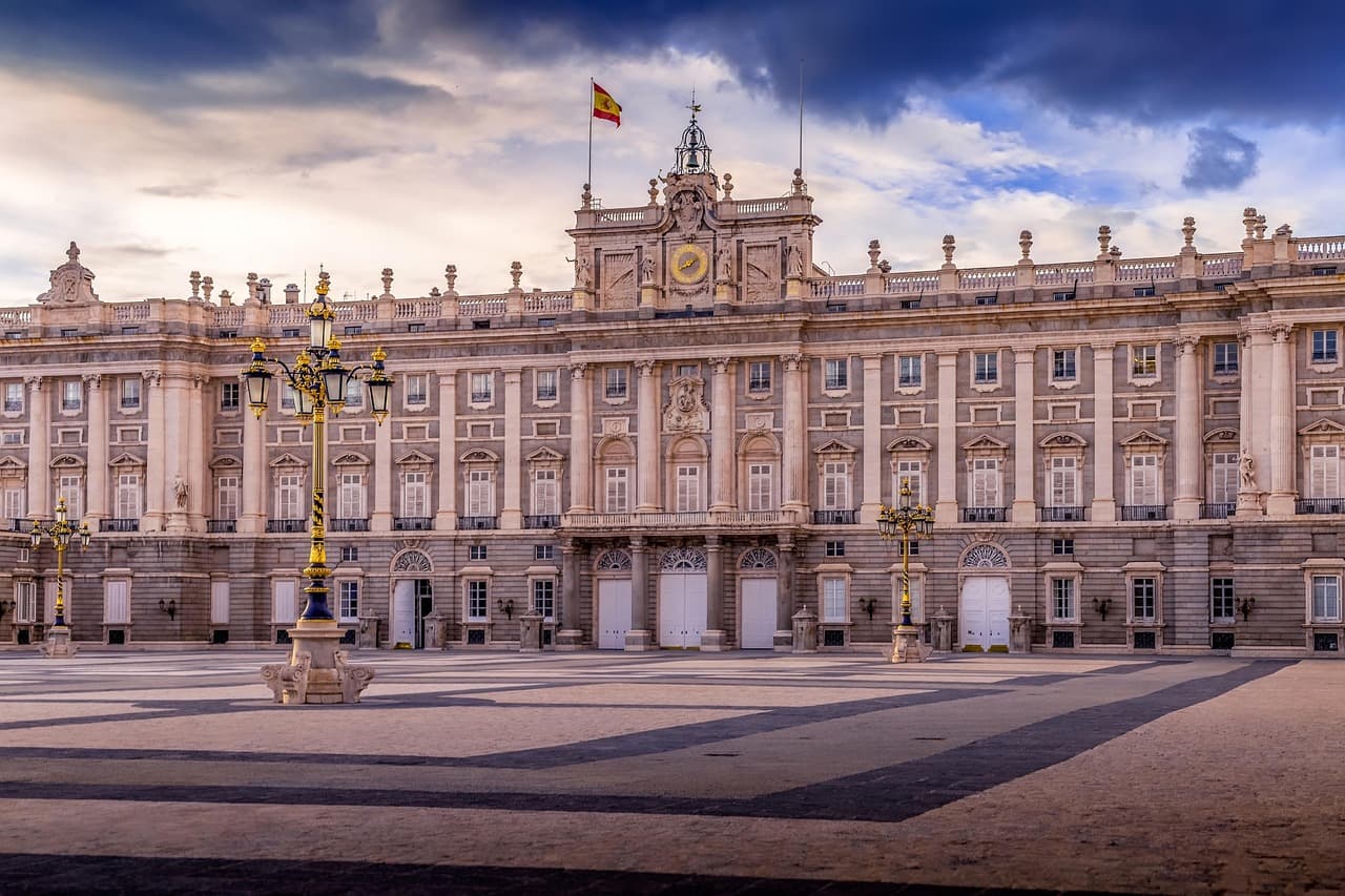 Fachada de un palacio real, en el chat de Herencia