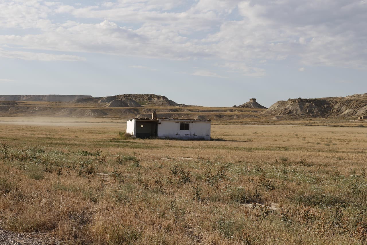 Paisaje árido y seco de tierras despejadas, en el chat de Cintruénigo