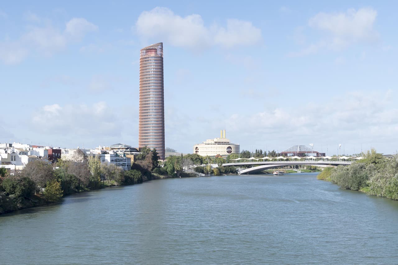 Río azul en Sevilla, España, en la sala de chat de Tarancón