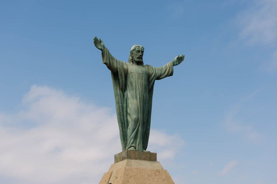 Estatua monumental en la ciudad, en el chat de La Concordia