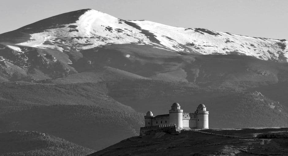 Vista panorámica del Castillo de la Calahorra en Granada, España, en el chat de Calahorra