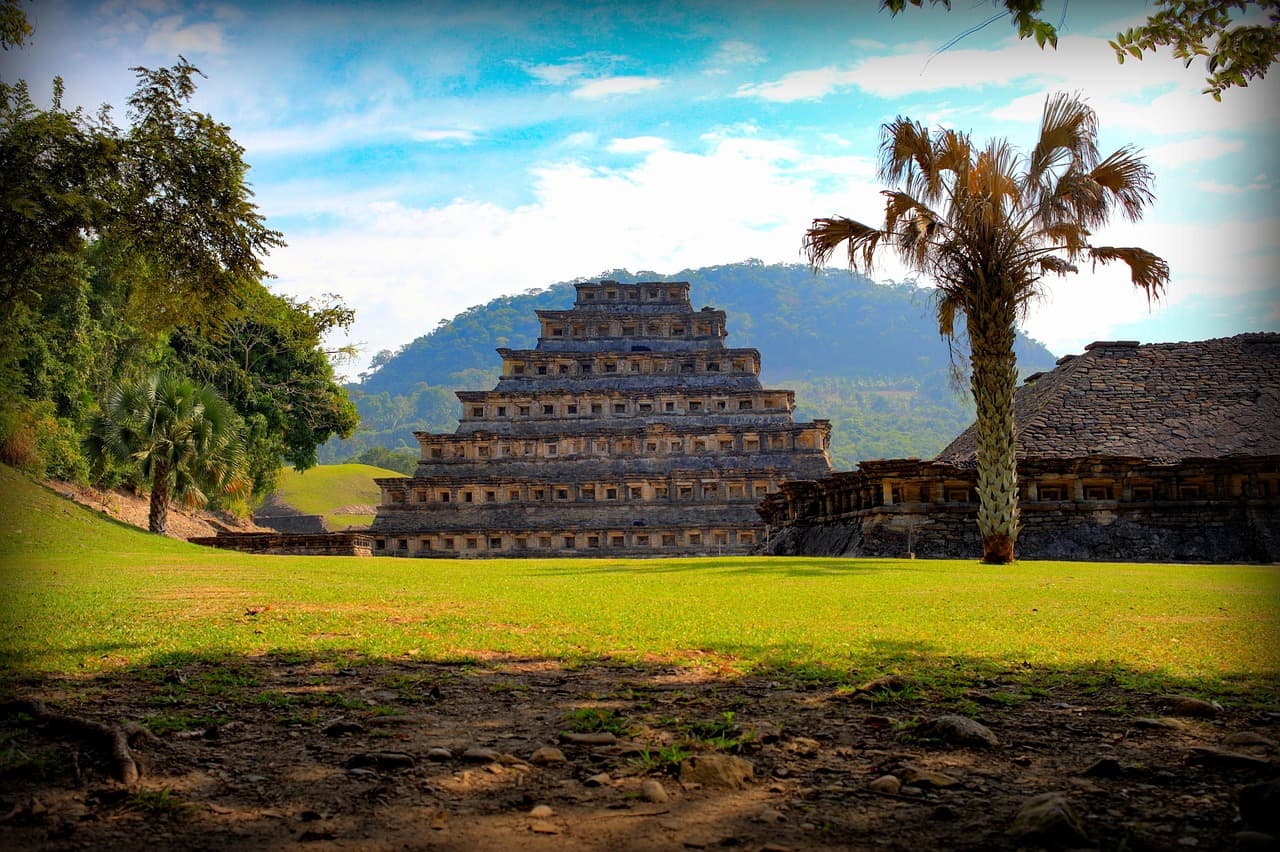 Pirámide de una cultura prehispánica, en el chat de Sayula de Alemán