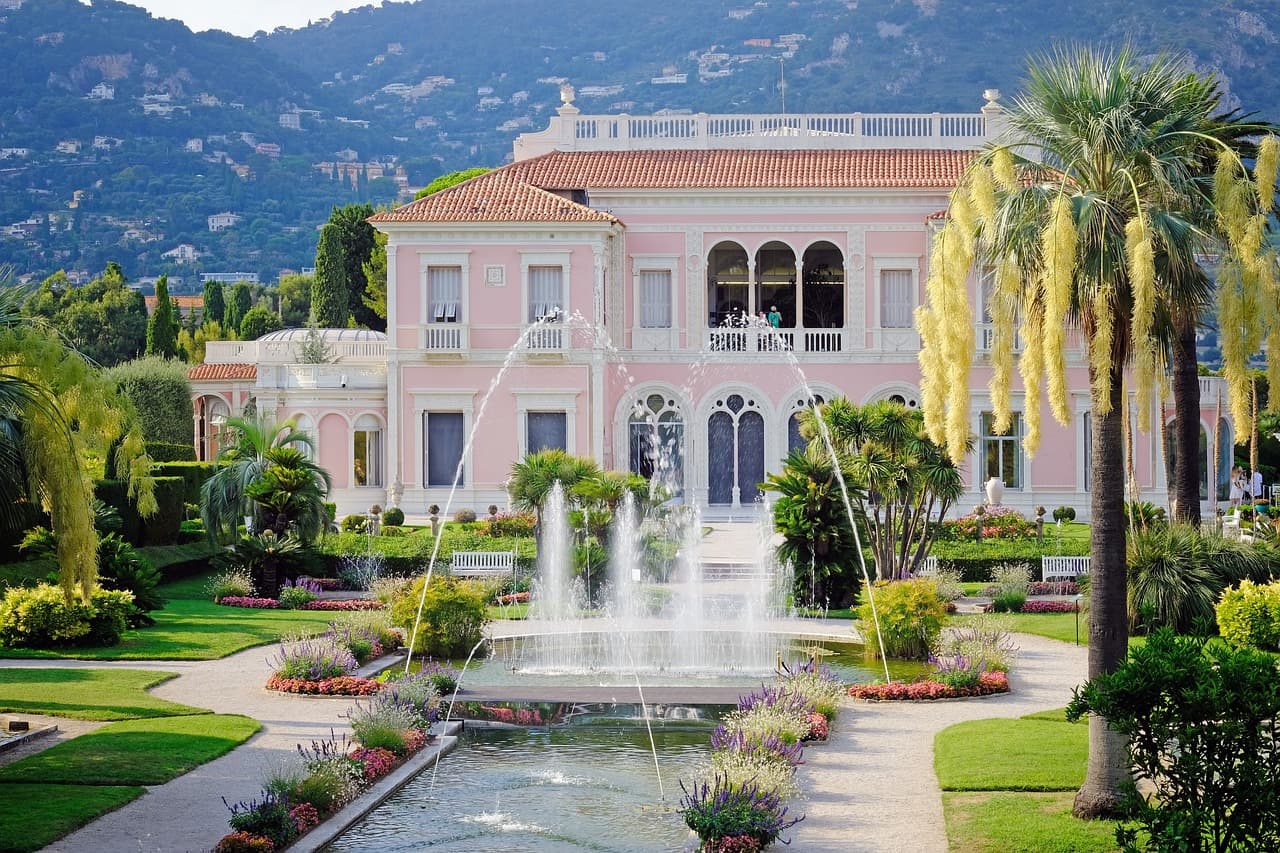 Villa señorial con una fuente, en el chat de Putla Villa de Guerrero