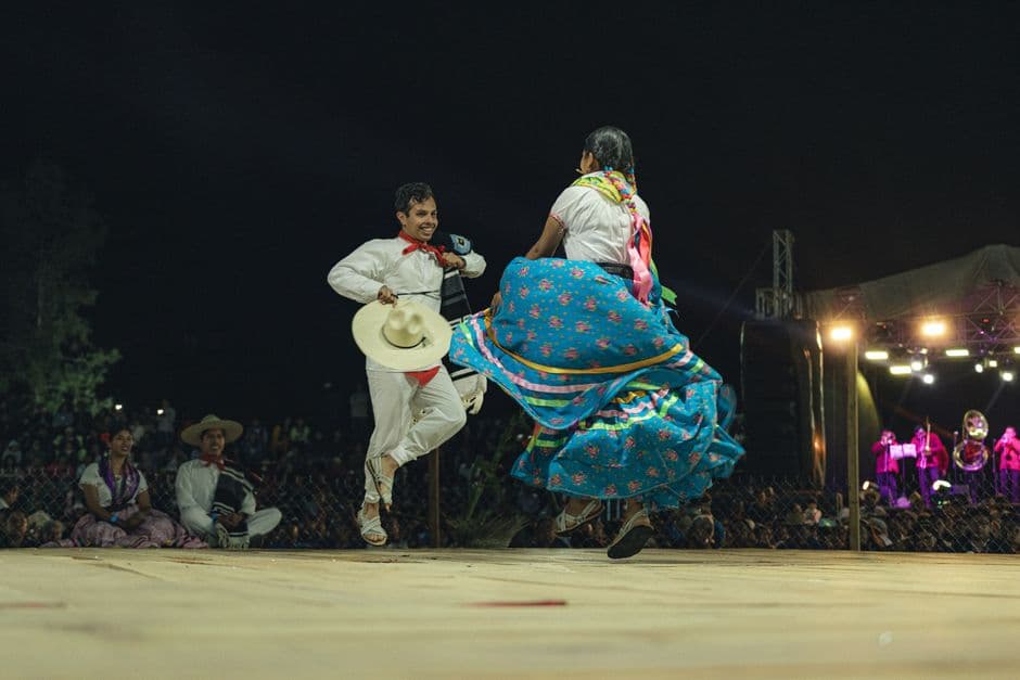 Baile mexicano en plena fiesta, en el chat de Tancítaro