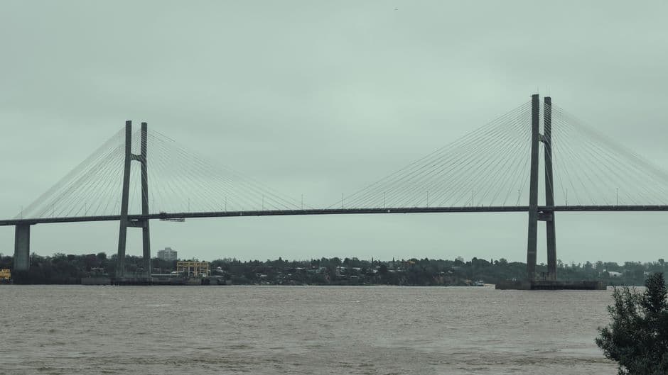 Puente urbano sobre un río, en el chat de Provincia de Santa Cruz