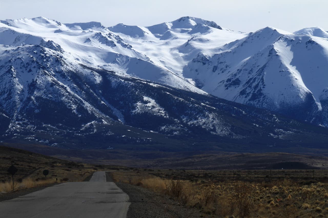 Paisaje de estepa y montañas, en el chat de Provincia de Chubut