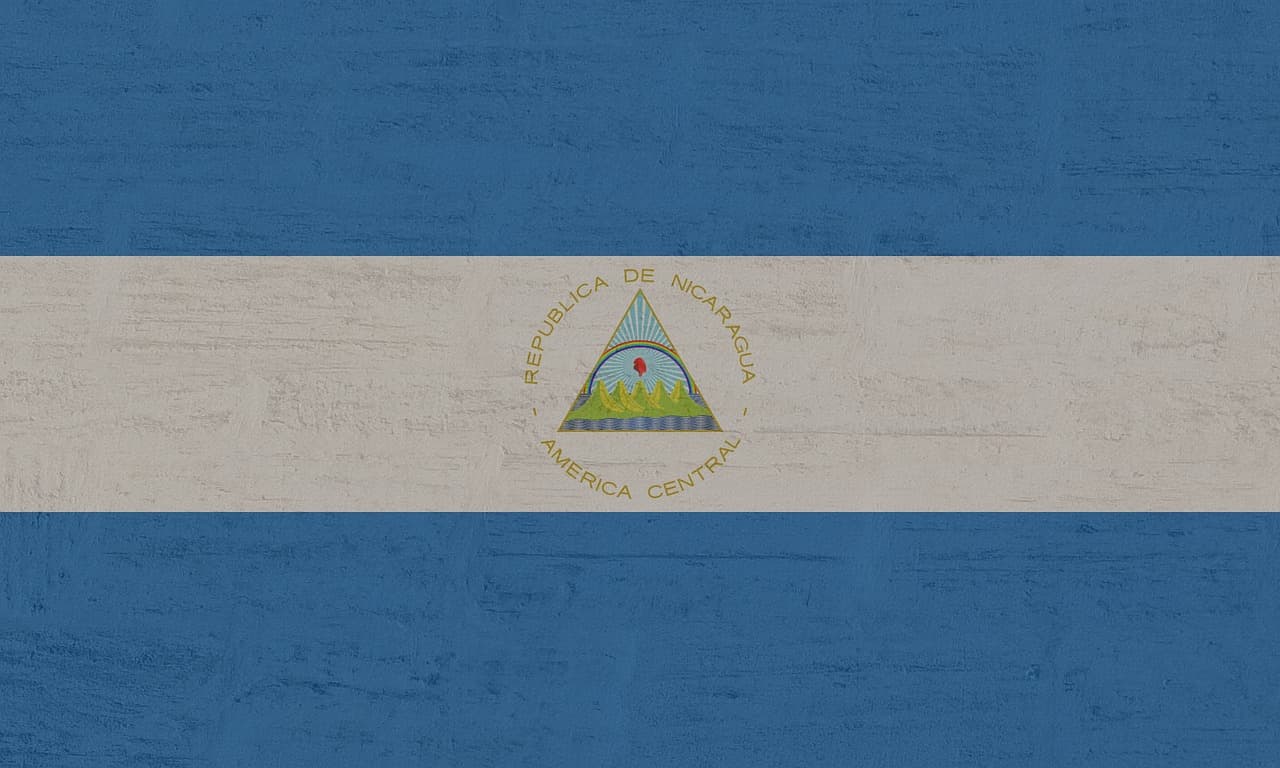 Bandera y emblema del estado de Nicaragua, en el chat de Departamento de Boaco