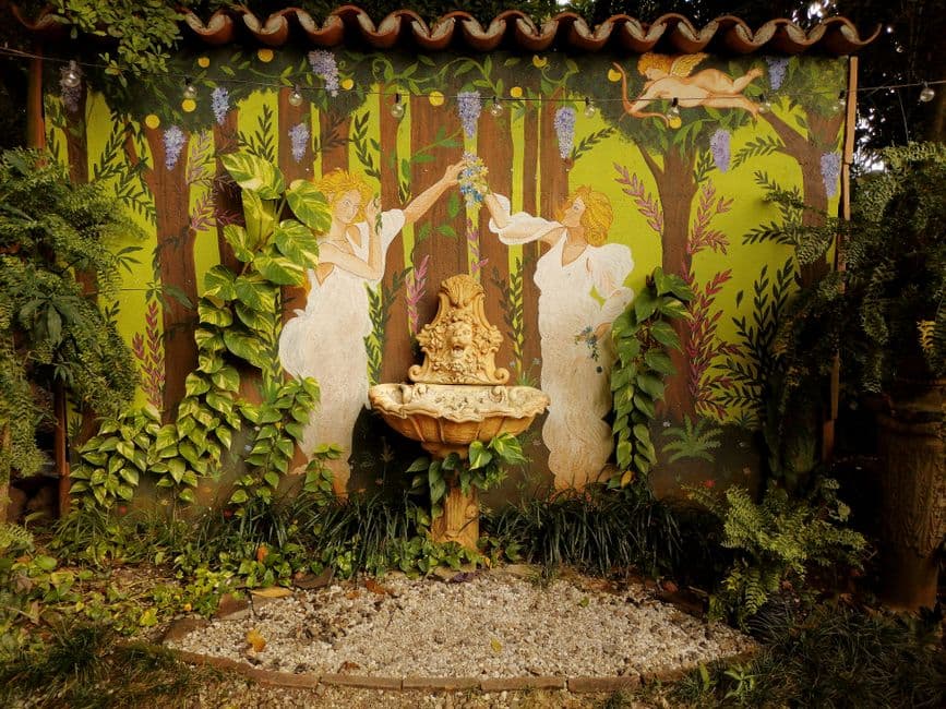 Jardín botánico con fuente, en el chat de Departamento de Santa Bárbara