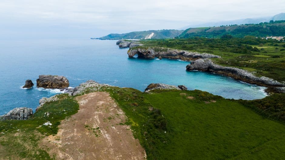 Paisaje costero dramático en el norte de España, en la sala de chat de Tordesillas