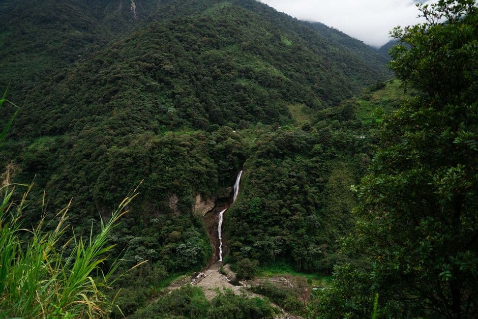 Vista de una montaña verde, en el chat de Provincia de Tungurahua