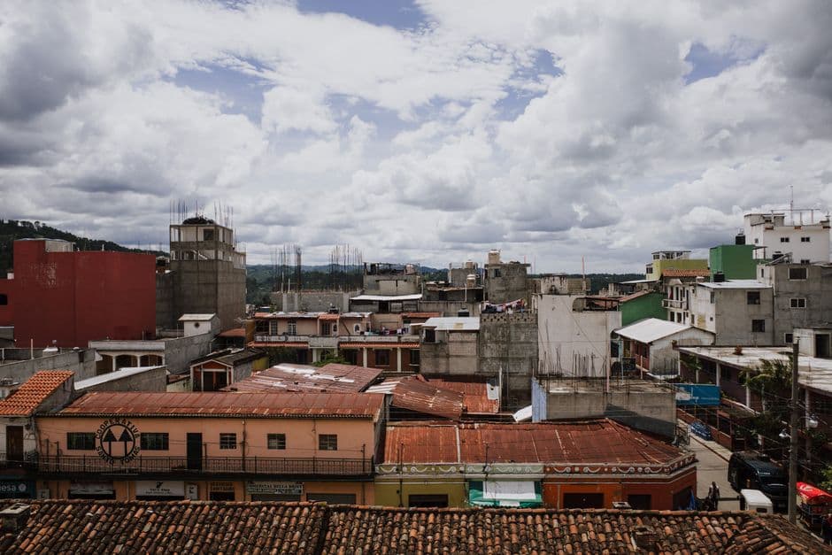 Vista de la ciudad desde un tejado, en la sala de chat de Puerto Barrios