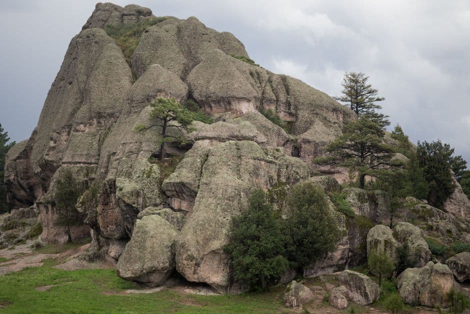 Formación rocosa en un paisaje escénico, en el chat de Namiquipa