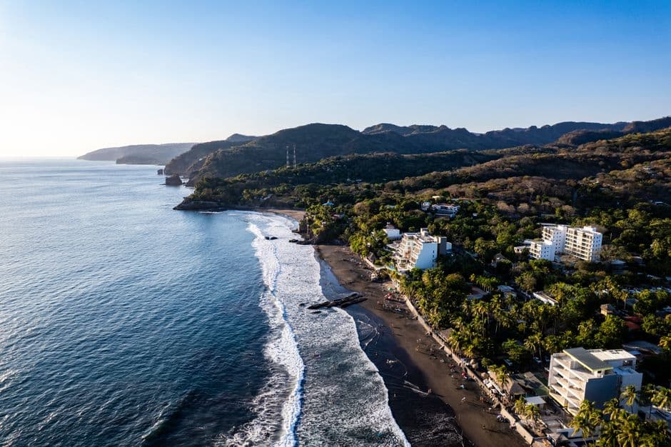 Vista aérea de playa en El Salvador, en la sala de chat de La Libertad