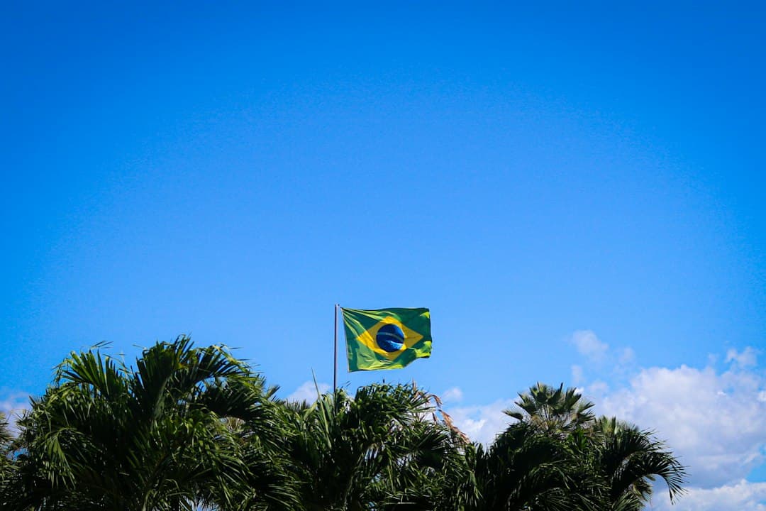 Una bandera ondeando al viento, en el chat de Caucaia