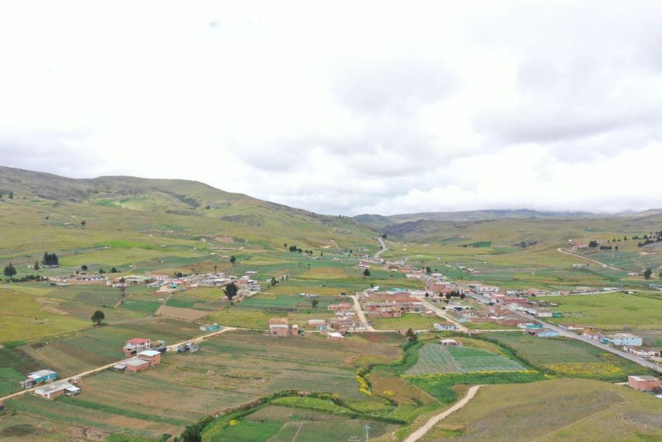 Vista panorámica de un pueblo, en el chat de Bellavista