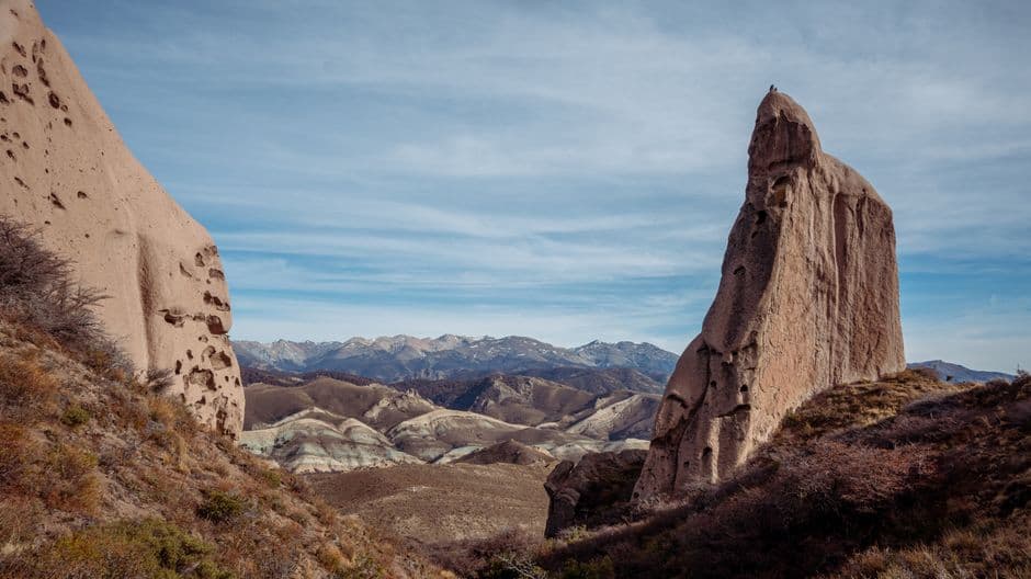 Formaciones rocosas en paisaje montañoso, en el chat de Remedios de Escalada