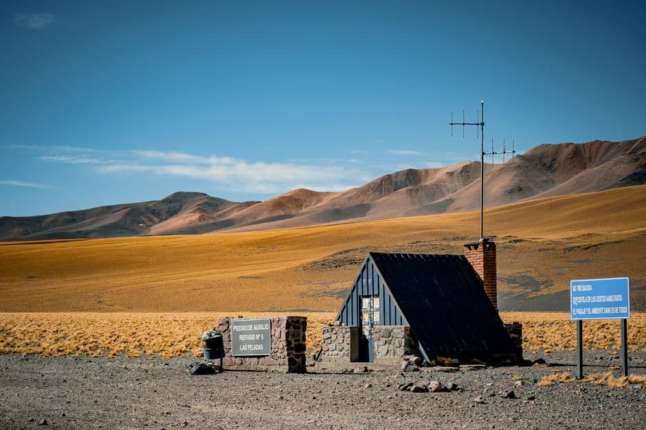 Refugio de montaña en paso alpino, en el chat de San Francisco
